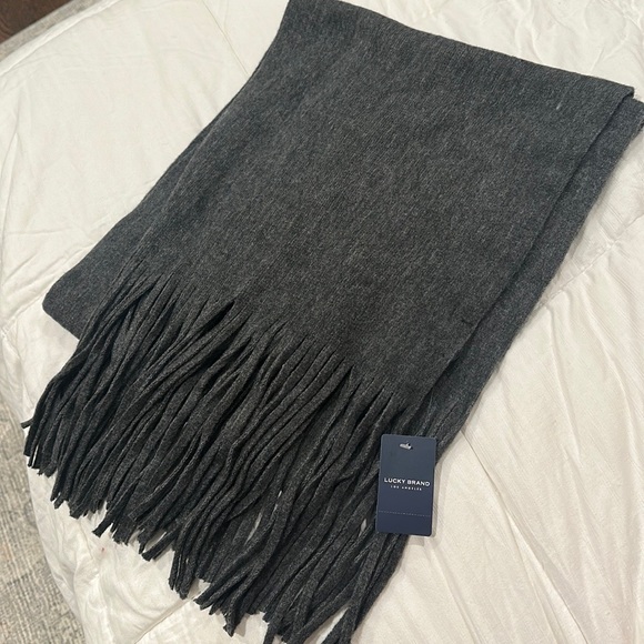 Lucky Brand Accessories - Solid Brushed Scarf in Dark Gray